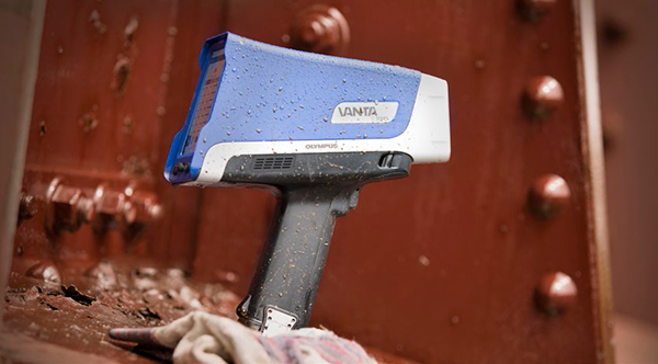 圖2：Vanta XRF分析儀的機身設(shè)計，可以用于惡劣的工業(yè)條件中。